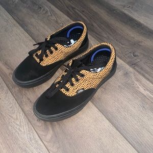 Women’s comfy cush vans size 6.5 worn once! Super light weight & comfy!!